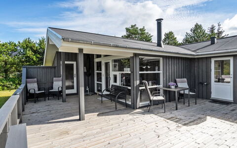 Aletha - 180M from the Sea: Hout, Veranda, Huis, Architectuur, Huis, Deur, Hardwood, Dak, Plank, Siding