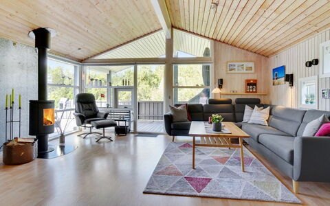 Aletha - 180M from the Sea: Hout, Interieur Ontwerp, Meubilair, Flooring, Woonkamer, Bankstel, Plafond, Verdieping, Huis, Houten Vloer