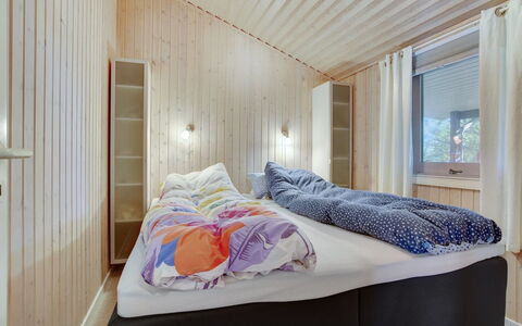 Aletha - 180M from the Sea: Interieur Ontwerp, Hout, Plafond, Slaapkamer, Textiel, Flooring, Meubilair, Bed, Verdieping, Kamer