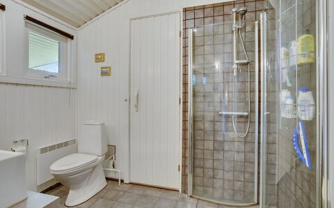 Aletha - 180M from the Sea: Flooring, Verdieping, Loodgieterswerkinrichting, Interieur Ontwerp, Plafond, Loodgieter, Badkamer, Kamer, Samengesteld Materiaal, Deur