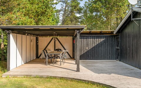 Orvokki - 125M from the Sea: Struik, Huis, Verblijf, Groundcover, Tuin, Garden Gebouwen, Siding, Landgoed, Gazon, Werf