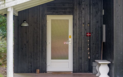Orvokki - 125M from the Sea: Struik, Huis, Verblijf, Groundcover, Tuin, Garden Gebouwen, Siding, Landgoed, Gazon, Werf