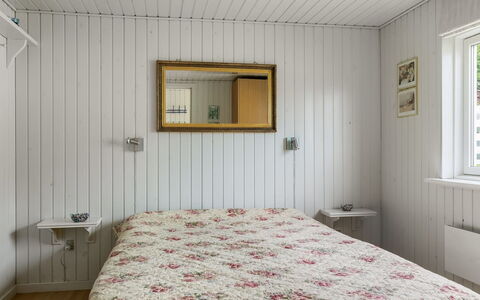Tekla - 70M to the Fjord: Hout, Slaapkamer, Interieur Ontwerp, Bed, Plafond, Laken, Bedding, Verdieping, Flooring, Linens