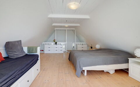 Gyril - 100M from the Sea: Meubilair, Flooring, Interieur Ontwerp, Verdieping, Slaapkamer, Bed, Hout, Plafond, Houten Vloer, Kamer