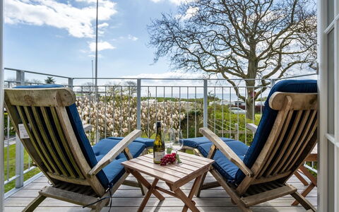 Gyril - 100M from the Sea: Meubilair, Stoel, Buitenmeubels, Tafel, Buitentafel, Dek, Keuken En Eettafel, Balkon, Veranda, Patio