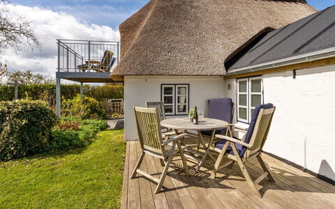 Gyril - 100M from the Sea: Huis, Dak, Verblijf, Thatching, Landgoed, Boerderij, Stoel, Balkon, Eco Hotel, Dek