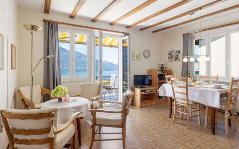 Fontanella Amazingview: Tafel, Tableware, Lucht, Meubilair, Glaswerk, Wijnglas, Bord, Water, Drinkware, Azure