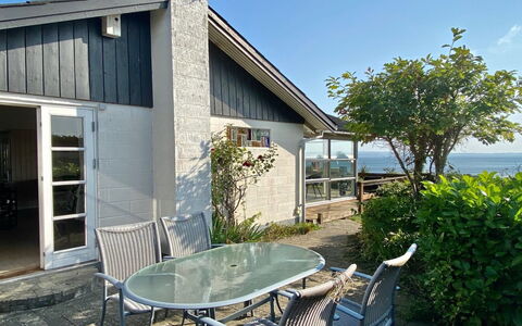 Frithger - 300M from the Sea: Huis, Deur, Meubilair, Verblijf, Stoel, Veranda, Schaduw, Buitenmeubels, Landgoed, Werf