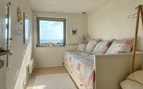 Frithger - 300M from the Sea: Meubilair, Interieur Ontwerp, Hout, Verdieping, Flooring, Kamer, Slaapkamer, Bed, Plafond, Appartement