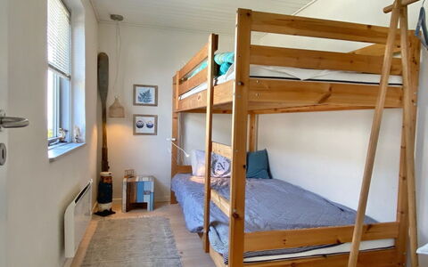 Frithger - 300M from the Sea: Meubilair, Flooring, Verdieping, Hout, Interieur Ontwerp, Stapelbed, Slaapkamer, Bed, Plafond, Kamer