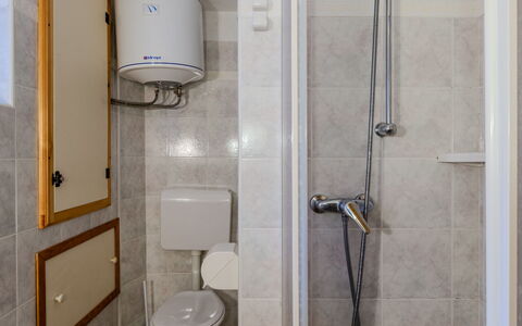 Maria: Badkamer, Loodgieterswerkinrichting, Muur, Wastafel In De Badkamer, Wastafel, Flooring, Toilet, Kraan, Verdieping, Interieur Ontwerp