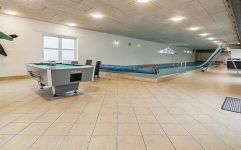 Saga: Flooring, Plafond, Verdieping, Interieur Ontwerp, Ontwerp, Daylighting, Hal, Zwembad, Hardwood, Tegel