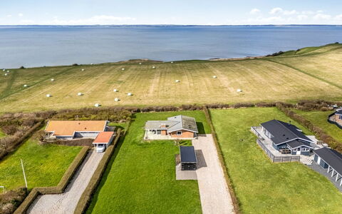 Kirsa - 200M to the Fjord: Dak, Huis, Land Lot, Huis, Verblijf, Landgoed, Garden Gebouwen, Schaduw, Blokhut, Landscaping