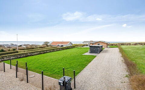Kirsa - 200M to the Fjord: Dak, Huis, Land Lot, Huis, Verblijf, Landgoed, Garden Gebouwen, Schaduw, Blokhut, Landscaping