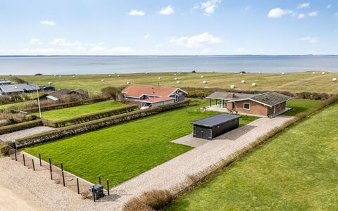 Kirsa - 200M to the Fjord: Dak, Huis, Land Lot, Huis, Verblijf, Landgoed, Garden Gebouwen, Schaduw, Blokhut, Landscaping