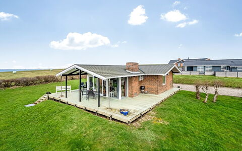 Kirsa - 200M to the Fjord: Dak, Huis, Land Lot, Huis, Verblijf, Landgoed, Garden Gebouwen, Schaduw, Blokhut, Landscaping