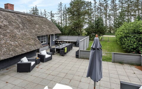 Annelisa - 200M to the Fjord: Meubilair, Interieur Ontwerp, Flooring, Hout, Verdieping, Plafond, Houten Vloer, Stoel, Tafel, Verlichting