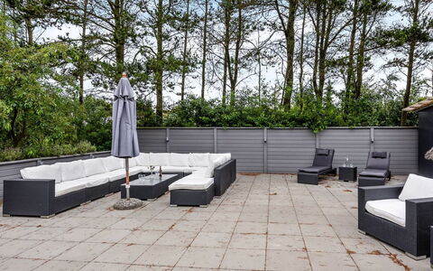 Annelisa - 200M to the Fjord: Meubilair, Interieur Ontwerp, Flooring, Hout, Verdieping, Plafond, Houten Vloer, Stoel, Tafel, Verlichting