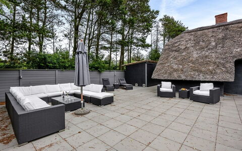 Annelisa - 200M to the Fjord: Meubilair, Interieur Ontwerp, Flooring, Hout, Verdieping, Plafond, Houten Vloer, Stoel, Tafel, Verlichting