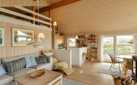 Eunike - 220M from the Sea: Hout, Interieur Ontwerp, Plafond, Meubilair, Flooring, Huis, Verdieping, Kamer, Woonkamer, Hardwood