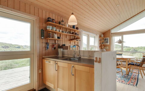 Eunike - 220M from the Sea: Keuken, Interieur Ontwerp, Hout, Flooring, Meubilair, Countertop, Plafond, Cabinetry, Toestel Van De Keuken, Verdieping
