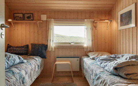 Eunike - 220M from the Sea: Slaapkamer, Hout, Bed, Interieur Ontwerp, Verdieping, Laken, Bedding, Flooring, Bed Frame, Plafond