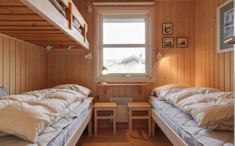 Eunike - 220M from the Sea: Hout, Stapelbed, Slaapkamer, Bed, Laken, Bedding, Bed Frame, Beits, Slaapzaal, Hardwood