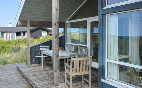Eunike - 220M from the Sea: Hout, Veranda, Huis, Verblijf, Hardwood, Plank, Dek, Schaduw, Beits, Siding