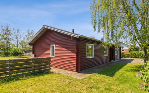 Aku - 24Km from the Sea: Verblijf, Dak, Siding, Werf, Garden Gebouwen, Gazon, Boerderij, Schuur, Backyard
