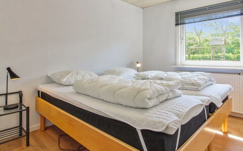 Aku - 24Km from the Sea: Bed, Slaapkamer, Interieur Ontwerp, Hout, Verdieping, Laken, Plafond, Flooring, Bedding, Meubilair