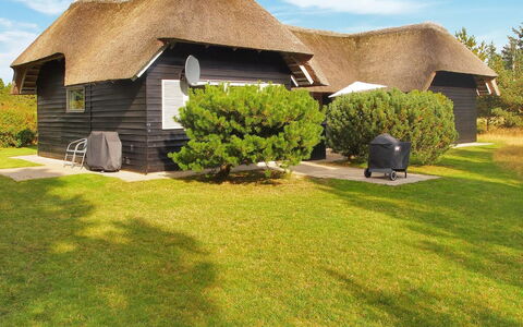 Eetu - 1.3Km from the Sea: Gras, Huis, Dak, Huis, Verblijf, Struik, Land Lot, Landelijk Gebied, Boerderij, Groundcover