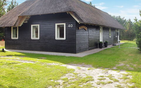 Eetu - 1.3Km from the Sea: Gras, Huis, Dak, Huis, Verblijf, Struik, Land Lot, Landelijk Gebied, Boerderij, Groundcover