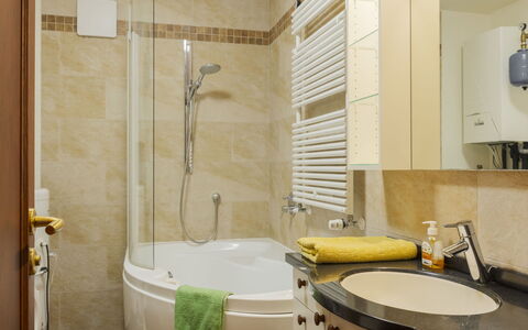 Toscana: Badkamer, Loodgieterswerkinrichting, Interieur Ontwerp, Wastafel, Flooring, Bad, Kraan, Wastafel In De Badkamer, Verdieping, Loodgieter