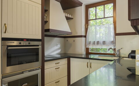 Toscana: Hout, Interieur Ontwerp, Cabinetry, Keuken, Flooring, Plafond, Toestel Van De Keuken, Huis, Verlichting, Countertop