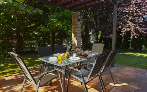 Toscana: Meubilair, Buitenmeubels, Stoel, Tafel, Buitentafel, Keuken En Eettafel, Restaurant, Schaduw, Patio, Tuin