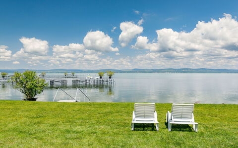 Toscana: Wolk, Lucht, Water, Fabriek, Azure, Natuurlijk Landschap, Meer, Boom, Land Lot, Rechthoek