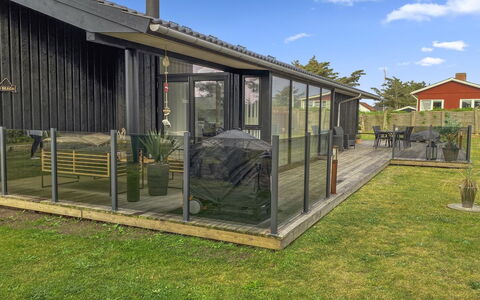 Telma - 200M from the Sea: Veranda, Deur, Dak, Dek, Verblijf, Schaduw, Siding, Garden Gebouwen, Outdoor Structuur, Werf