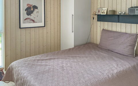 Telma - 200M from the Sea: Bed, Slaapkamer, Bedding, Laken, Hout, Meubilair, Linens, Interieur Ontwerp, Verdieping, Flooring