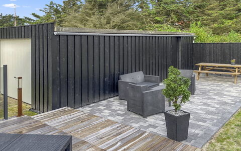 Telma - 200M from the Sea: Hout, Samengesteld Materiaal, Plank, Hardwood, Beton, Tuin, Bloempot, Dek, Beits, Backyard