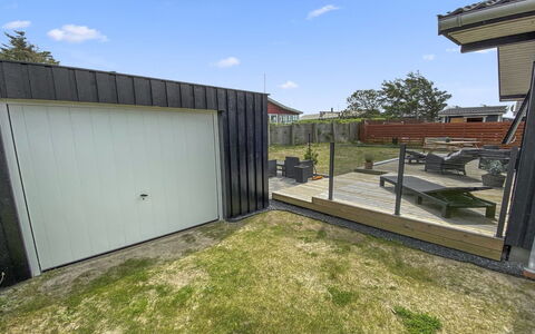 Telma - 200M from the Sea: Schuur, Garage, Backyard, Siding, Garden Gebouwen, Garagedeur, Werf, Tuin, Beton