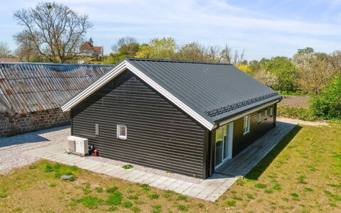 Hidde - 200M from the Sea: Plafond, Flooring, Interieur Ontwerp, Verdieping, Samengesteld Materiaal, Meubilair, Toevlucht, Hotel, Ontwerp, Daylighting