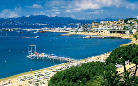 Cannes 535: Water, Zwemwater, Kust, Kust En Oceanic Landvormen, Zee, Waterweg, Strand, Oceaan, Kust, Baai