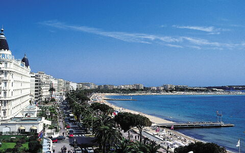 Cannes 535: Dag, Gebouw, Stad, Zomer, Kust, Appartement, Kust En Oceanic Landvormen, Condominium, Zee, Kust
