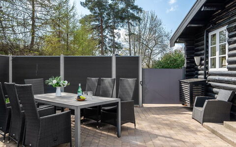 Gunnhild - 500M from the Sea: Meubilair, Interieur Ontwerp, Flooring, Hout, Verdieping, Plafond, Houten Vloer, Stoel, Tafel, Verlichting