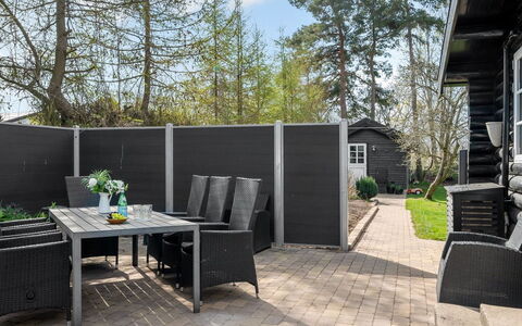 Gunnhild - 500M from the Sea: Meubilair, Interieur Ontwerp, Flooring, Hout, Verdieping, Plafond, Houten Vloer, Stoel, Tafel, Verlichting
