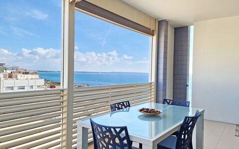 Suite Le Vele: Interieur Ontwerp, Verdieping, Flooring, Appartement, Meubilair, Zee, Glas, Plafond, Balkon, Oceaan