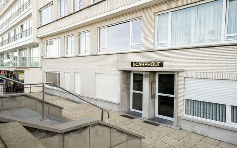 Blankenberge 152: Venster, Gebouw, Stedelijk Ontwerp, Woongebied, Materiële Goederen, Facade, Stad, Samengesteld Materiaal, Condominium