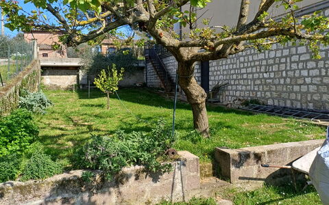 Casa Della Selce: Fabriek, Boom, Afdeling, Land Lot, Venster, Huis, Gras, Biome, Trunk, Woody Plant