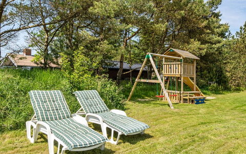 Thove - 600M from the Sea: Meubilair, Buitenmeubels, Tuin, Land Lot, Stoel, Gazon, Schaduw, Backyard, Werf