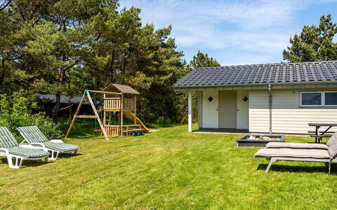 Thove - 600M from the Sea: Huis, Verblijf, Land Lot, Gazon, Schaduw, Tuin, Werf, Landscaping, Siding, Landgoed